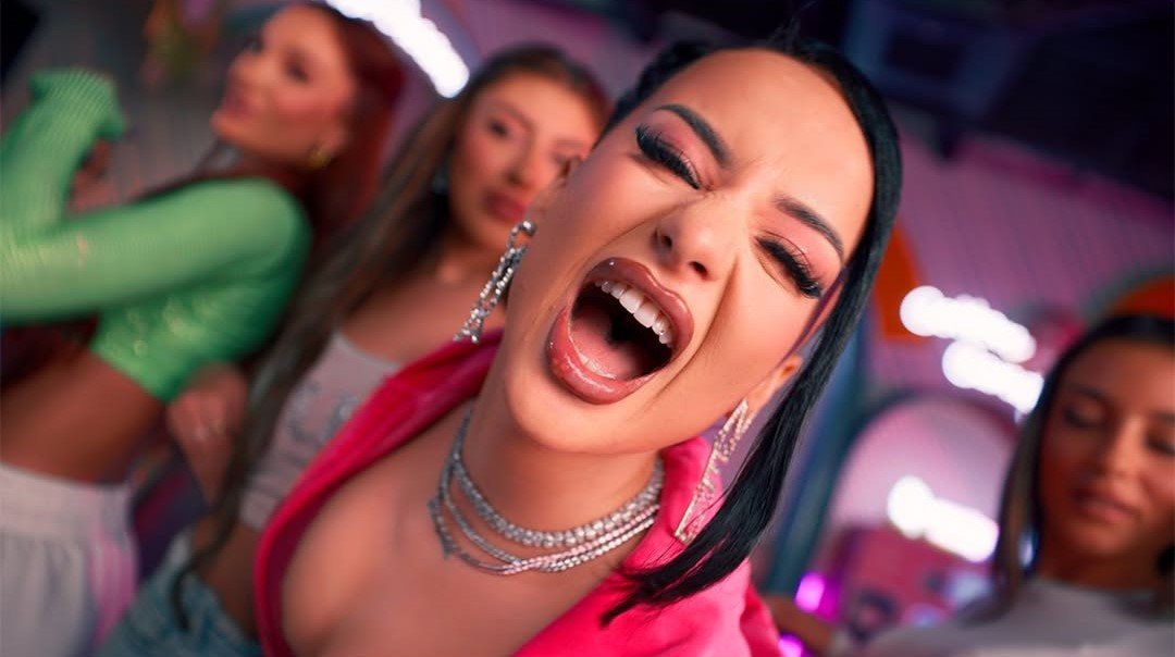 Rina – SLAY